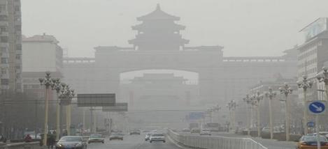 Photo taken on March 9, 2013 shows the dust-blanketed Beijing West Railway Station in Beijing, capital of China. A cold front brings strong wind as well as sand and dust to Beijing on March 9.(Photo:Xinhua)